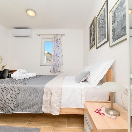 Rooms Forever Miholascica Екстер'єр фото