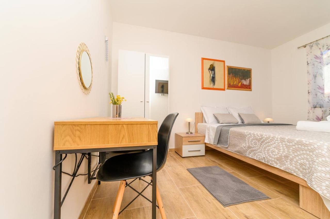 Rooms Forever Miholascica Екстер'єр фото