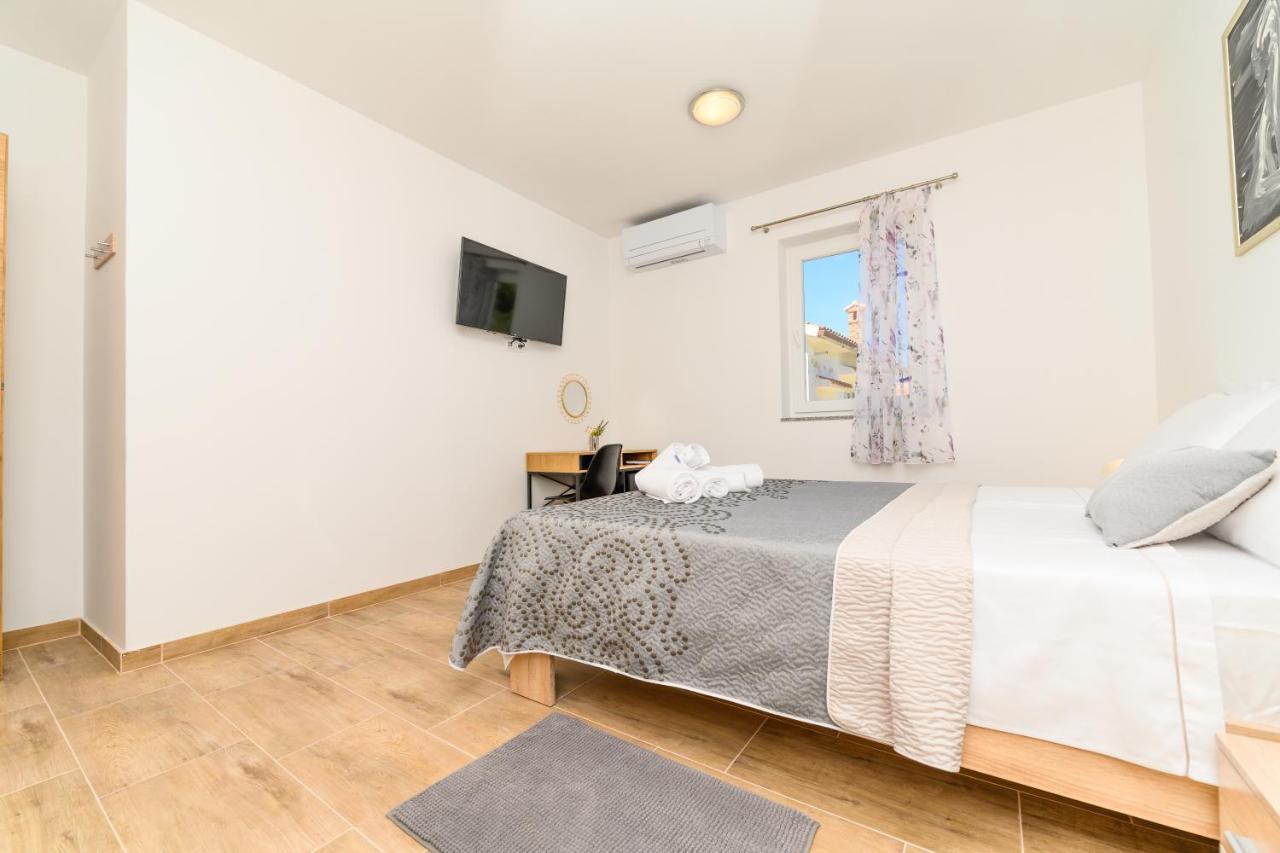Rooms Forever Miholascica Екстер'єр фото