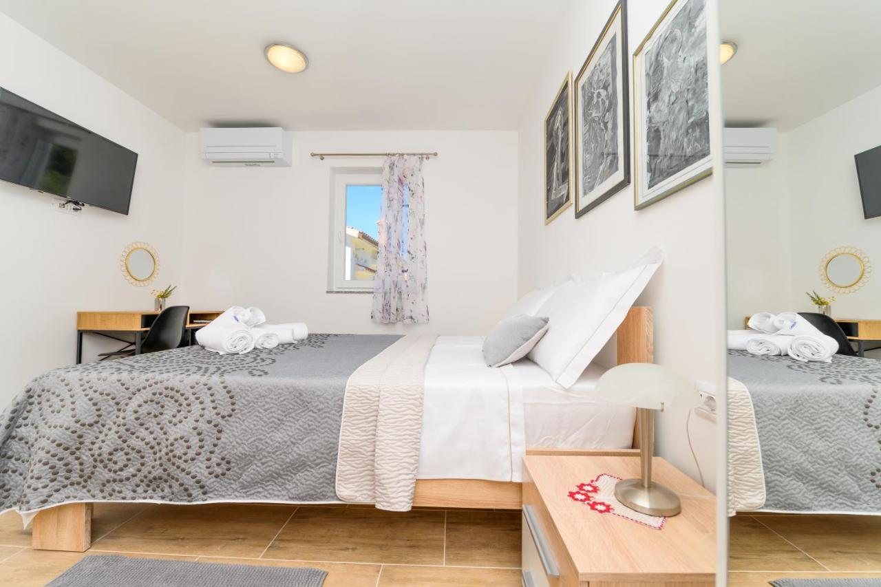 Rooms Forever Miholascica Екстер'єр фото