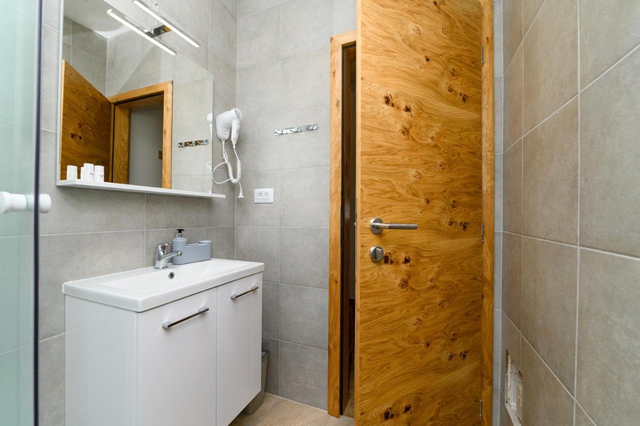 Rooms Forever Miholascica Екстер'єр фото
